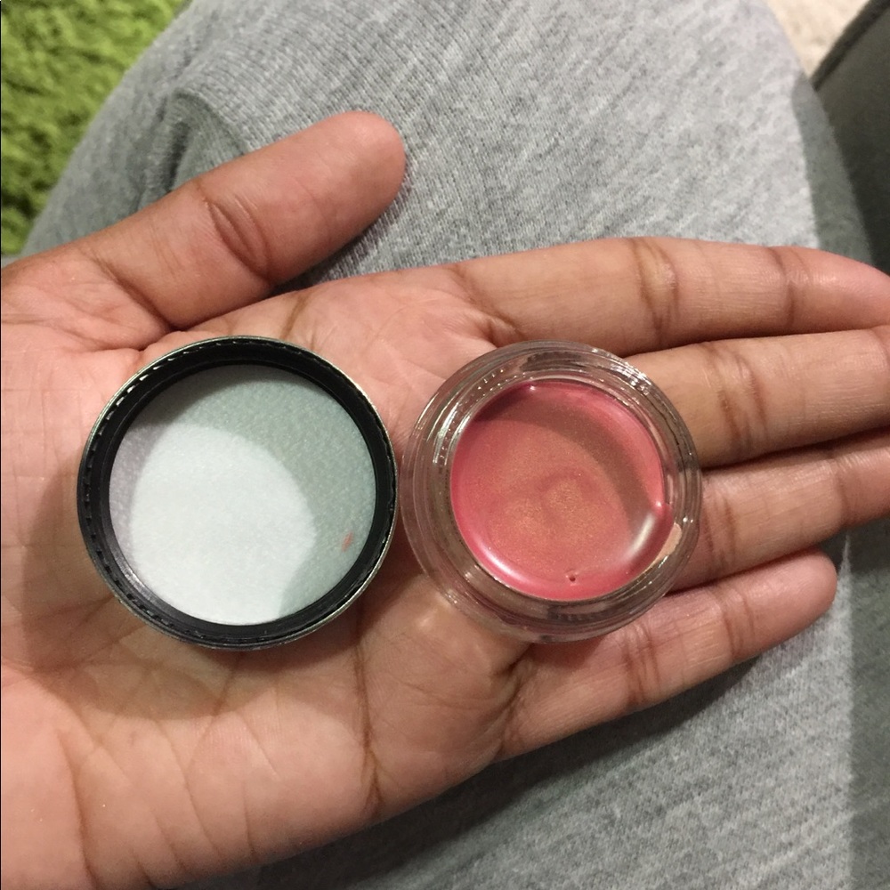 Laritzy highlighter dew pot